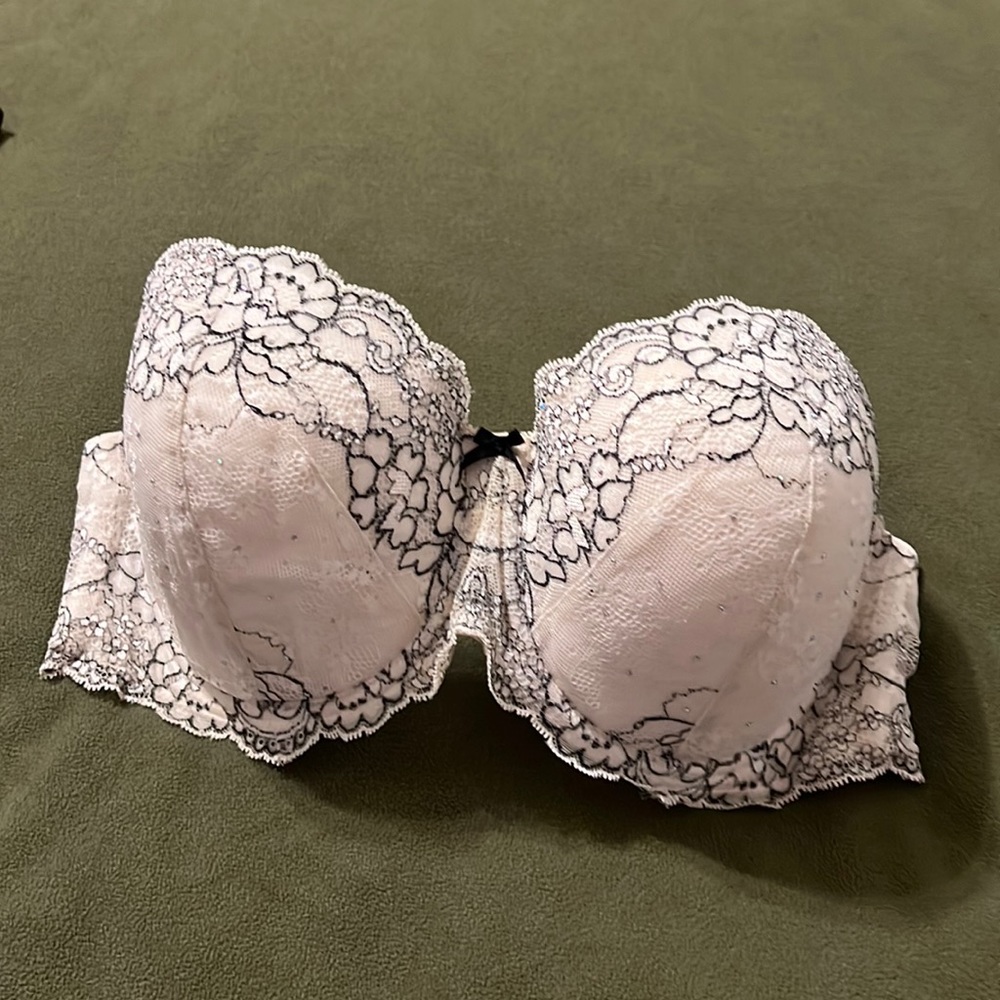 Victoria Secrets Strapless Bra